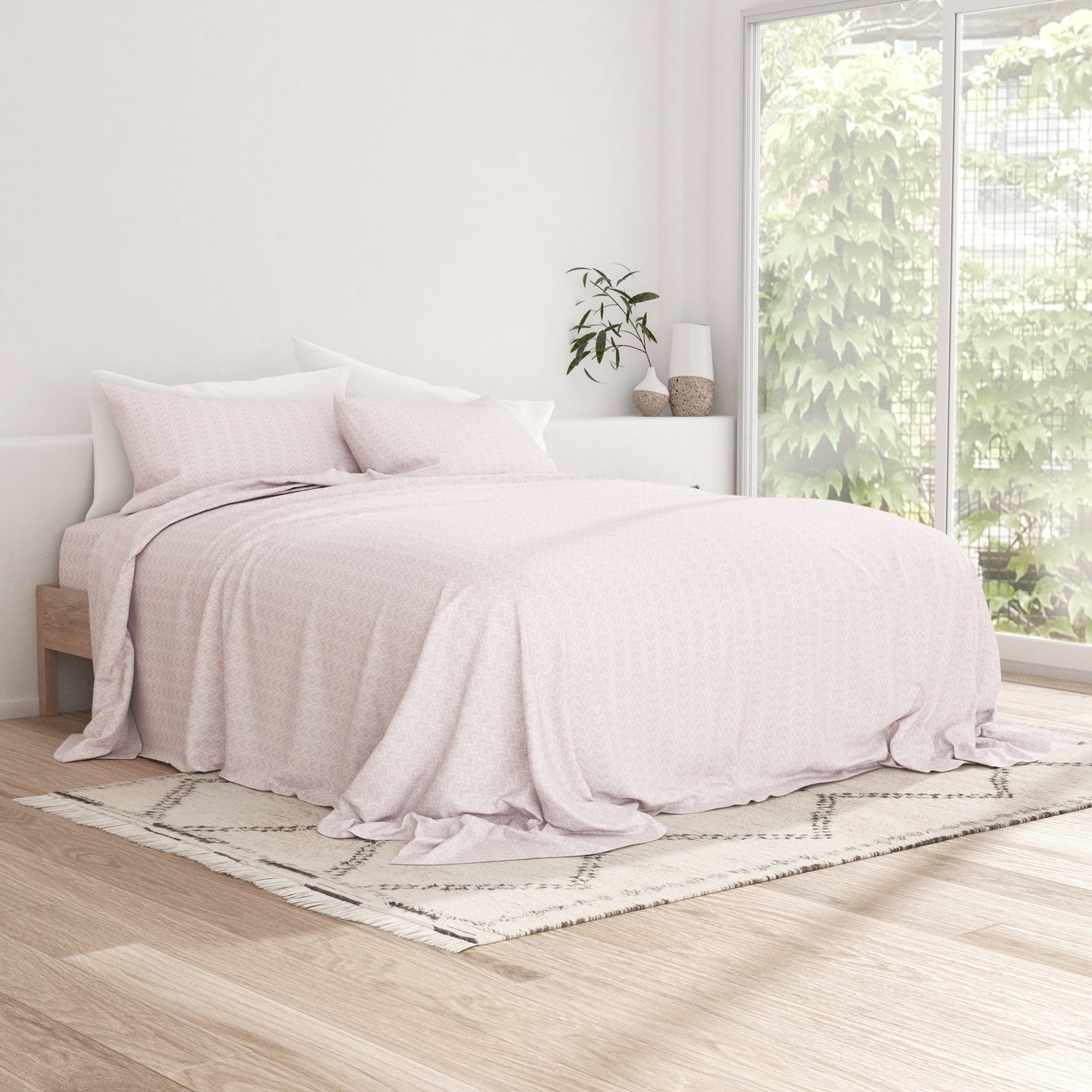 Classic in Pink Pattern 4-Piece Sheet Set - Sale